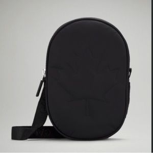 TEAM CANADA 22 FUTURE LEGACY CROSSBODY BAG - in great condition!